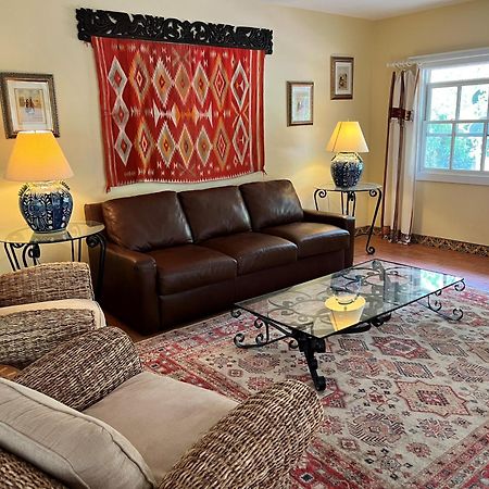 Casa Blanca Inn And Suites Фармингтън Екстериор снимка