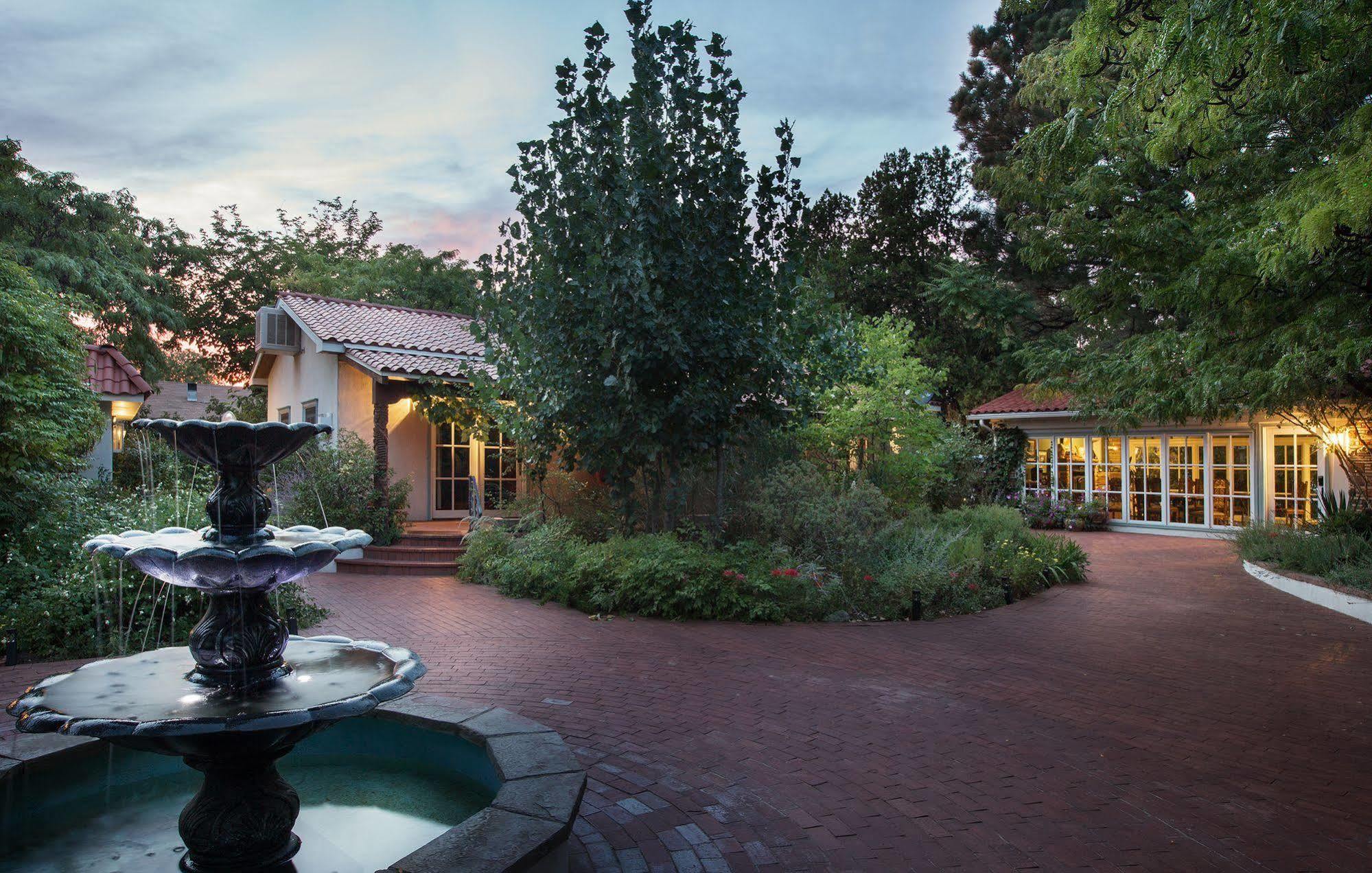 Casa Blanca Inn And Suites Фармингтън Екстериор снимка