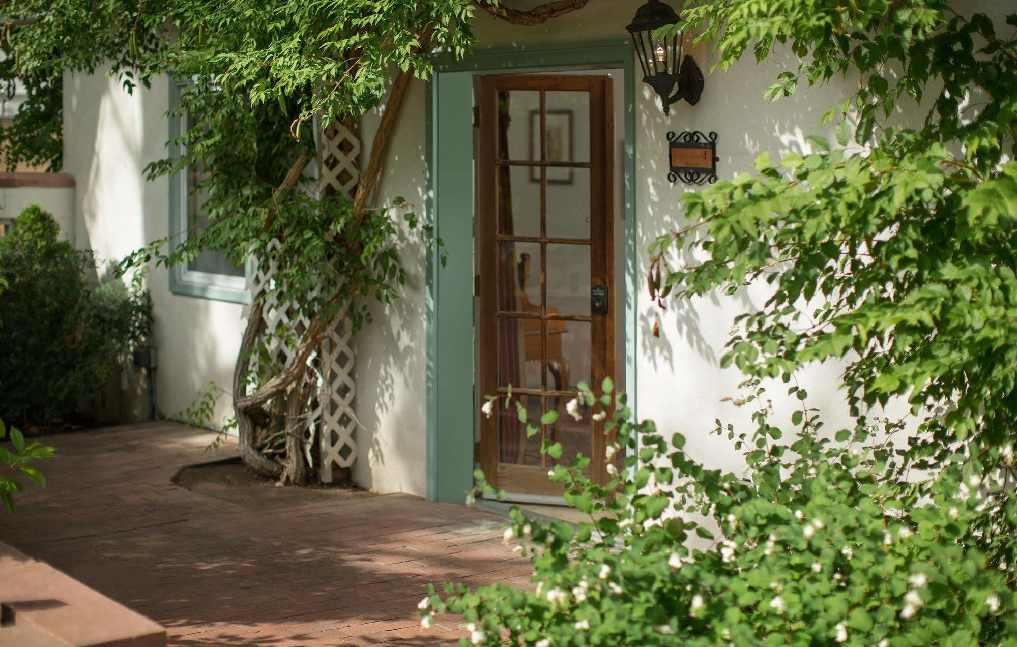 Casa Blanca Inn And Suites Фармингтън Екстериор снимка