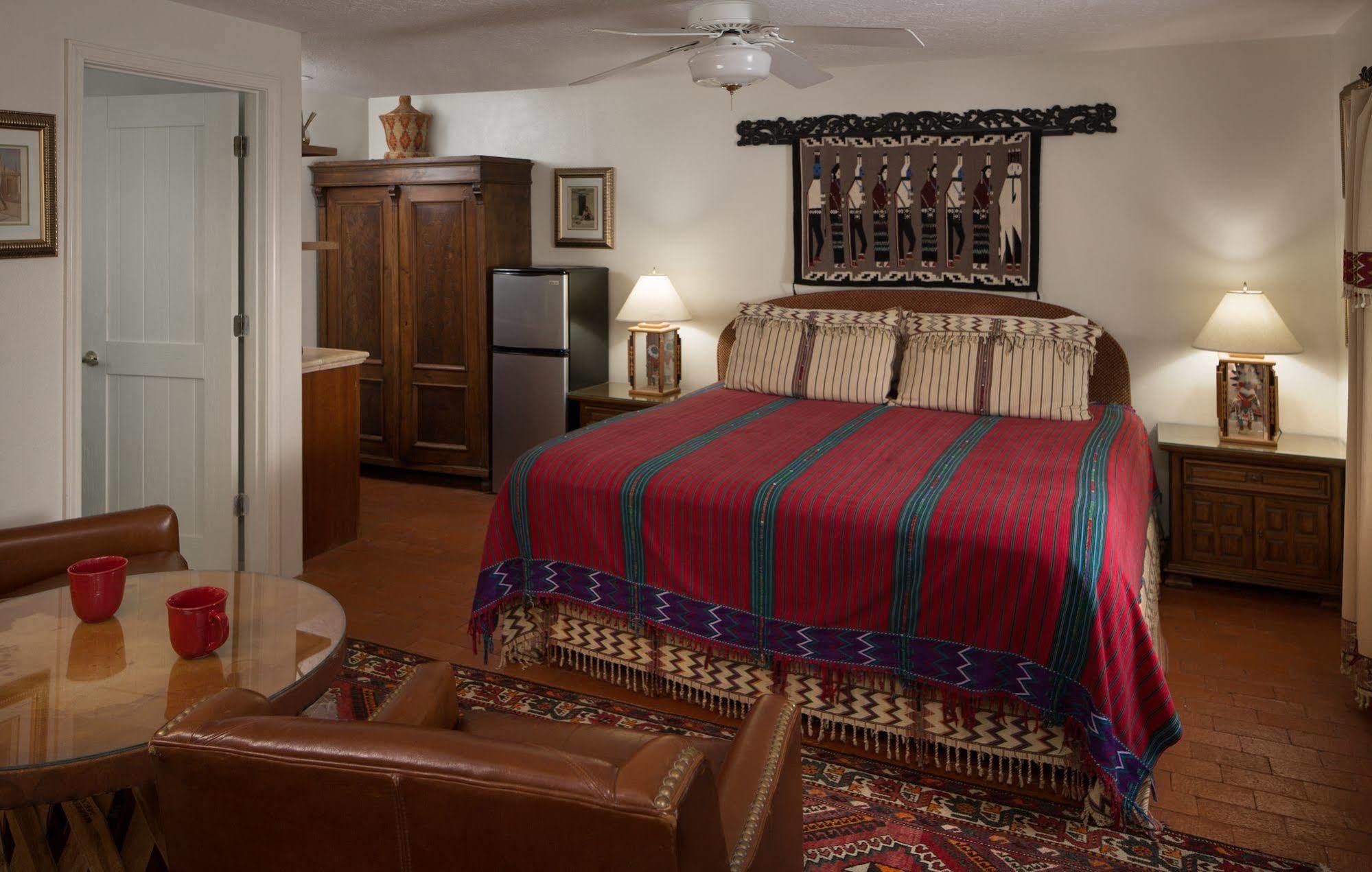 Casa Blanca Inn And Suites Фармингтън Екстериор снимка
