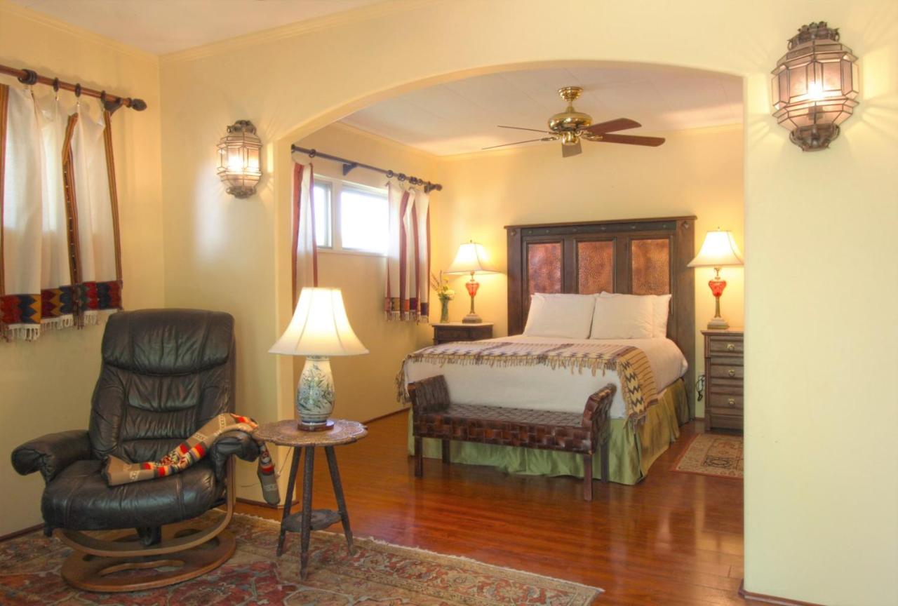 Casa Blanca Inn And Suites Фармингтън Екстериор снимка