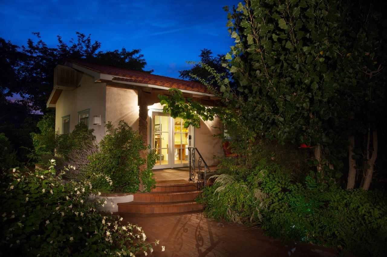 Casa Blanca Inn And Suites Фармингтън Екстериор снимка