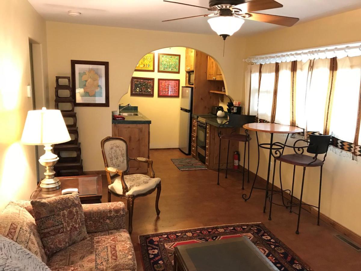 Casa Blanca Inn And Suites Фармингтън Екстериор снимка