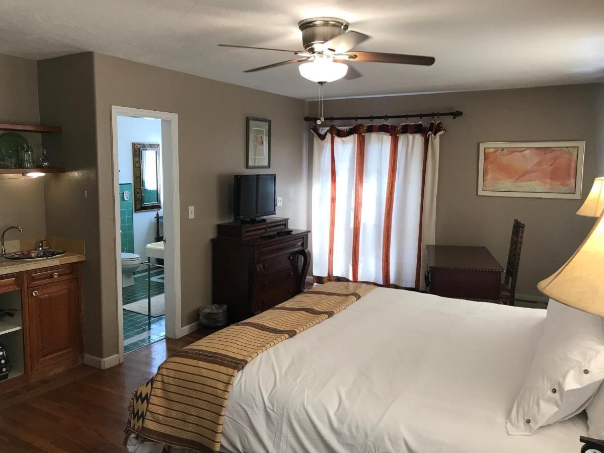 Casa Blanca Inn And Suites Фармингтън Екстериор снимка