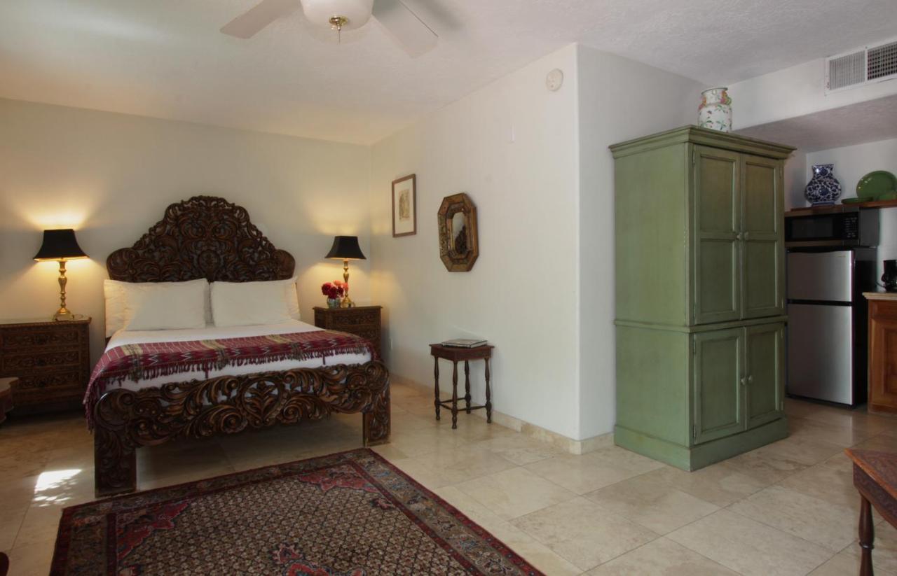 Casa Blanca Inn And Suites Фармингтън Екстериор снимка